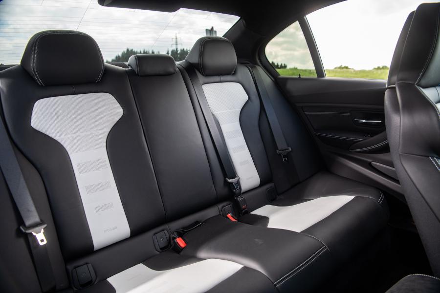 Интерьер BMW M3 CS (F80) 2018 года  (UK) (фото 25 из 30)